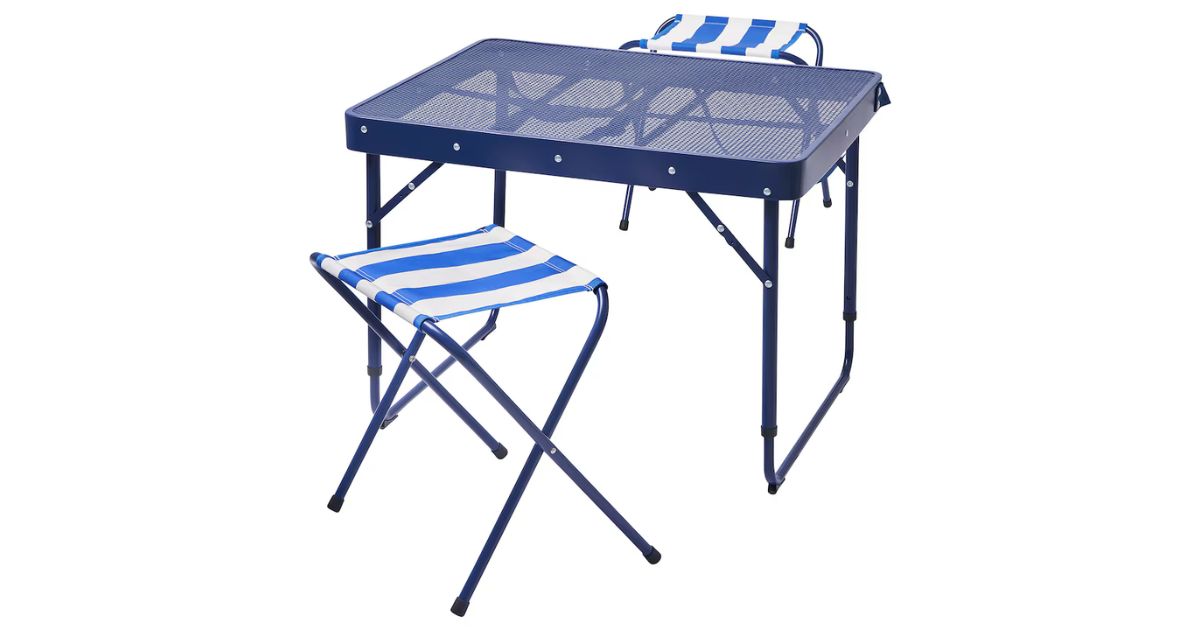 Petite ruimtes, picknicks of balkons, deze opvouwbare tafel van IKEA (en zijn twee stoelen) voor 49 € maakt de zomer mak